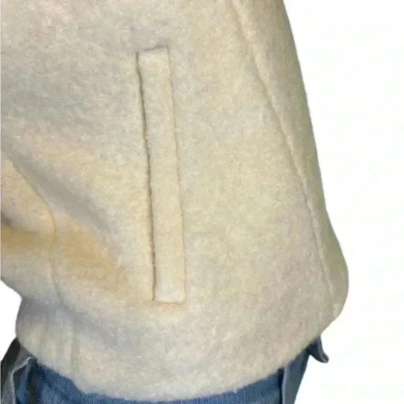 Banana Republic woman’s jacket/blacer, wool material size 6 in ivory color. - Picture 6 of 14